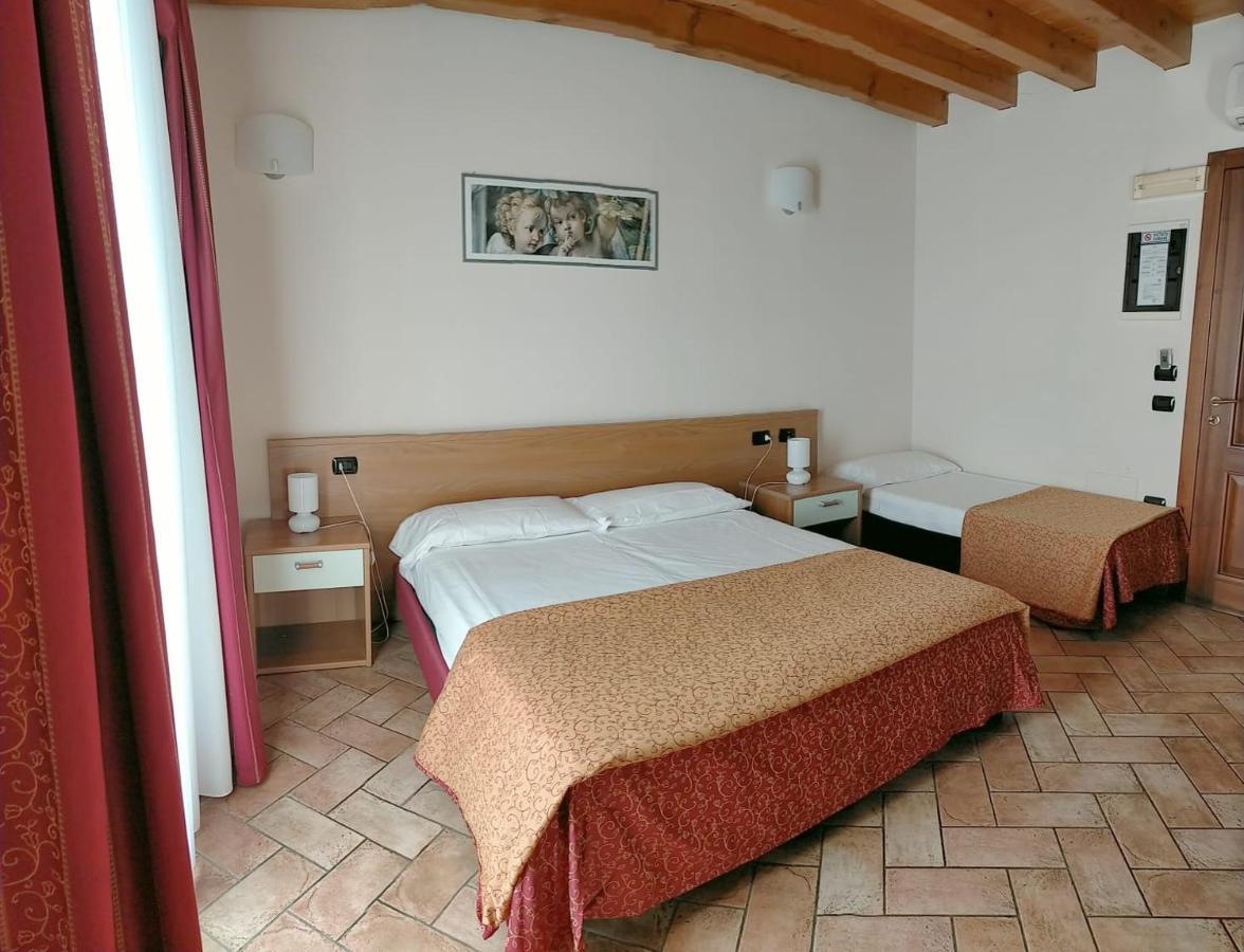 Hotel Agli Ulivi Valeggio sul Mincio Dış mekan fotoğraf