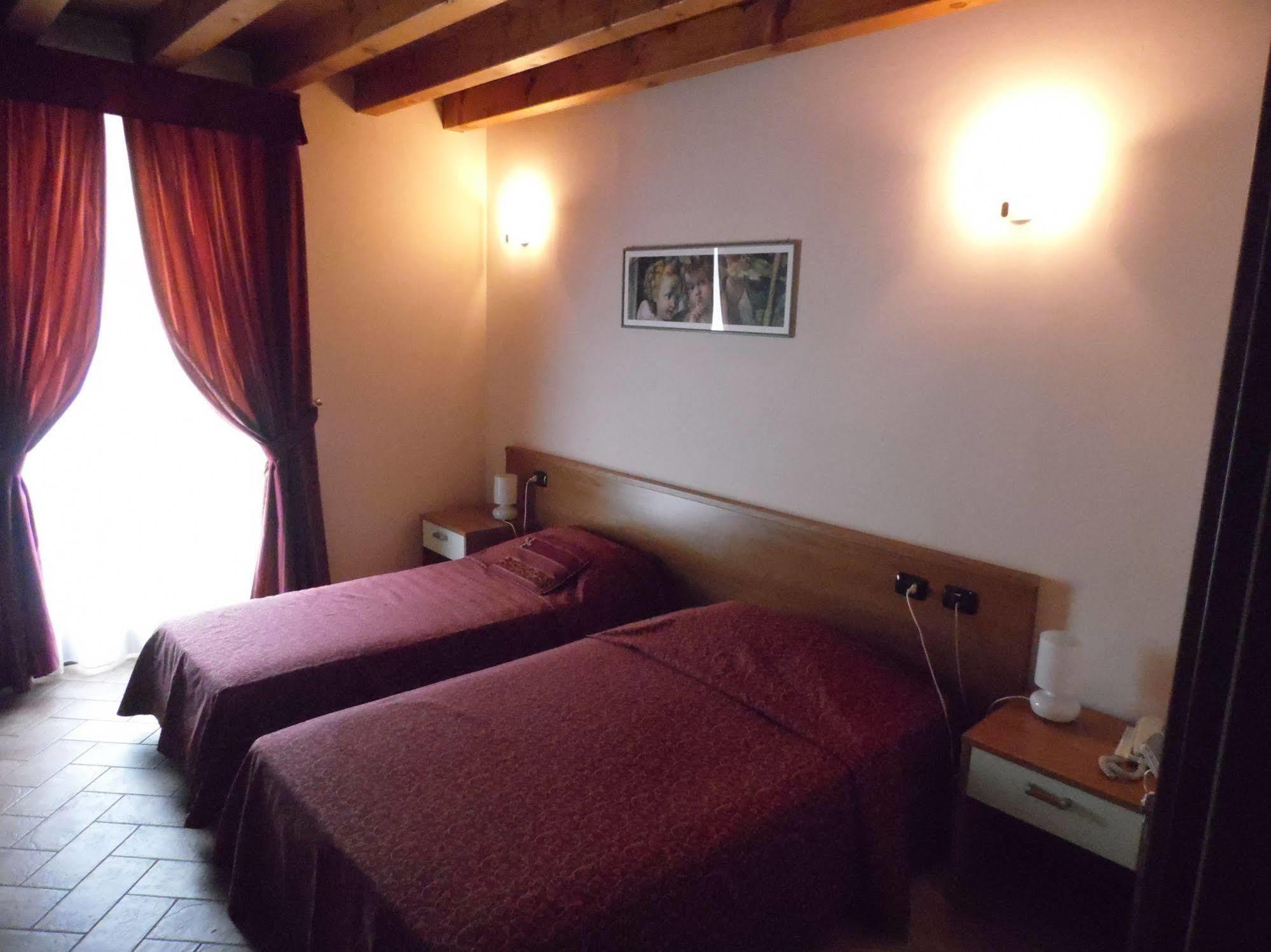 Hotel Agli Ulivi Valeggio sul Mincio Dış mekan fotoğraf